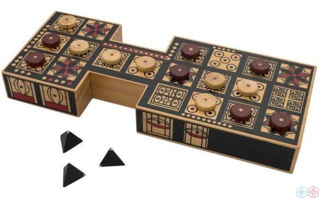 Ancient board games - thousands of years of challenges